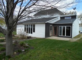 105 W Maple St, Roberts, IL 60962