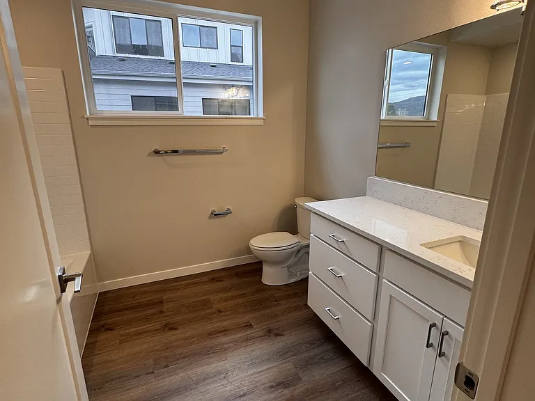 994 E Railroad Ave — Photo 15