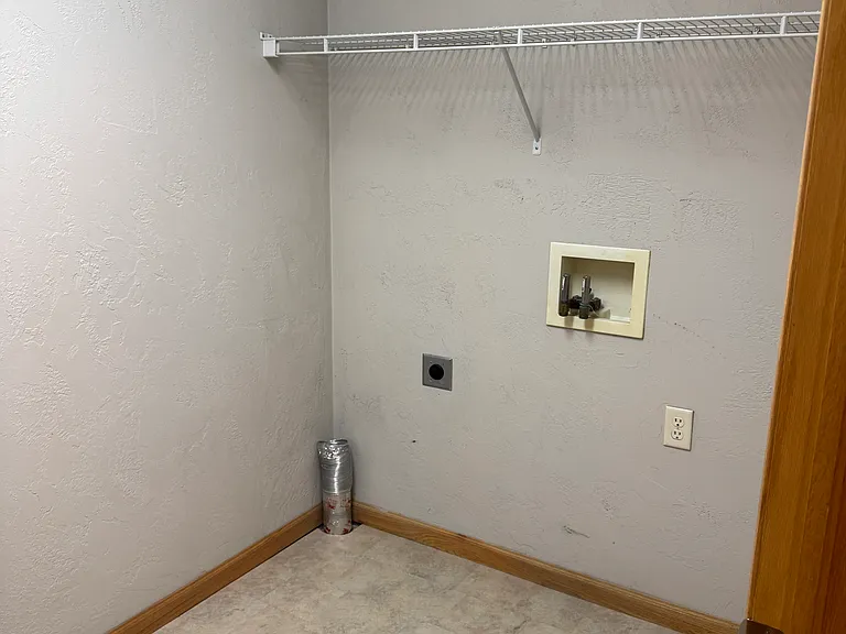 1708 E Main St — Photo 12