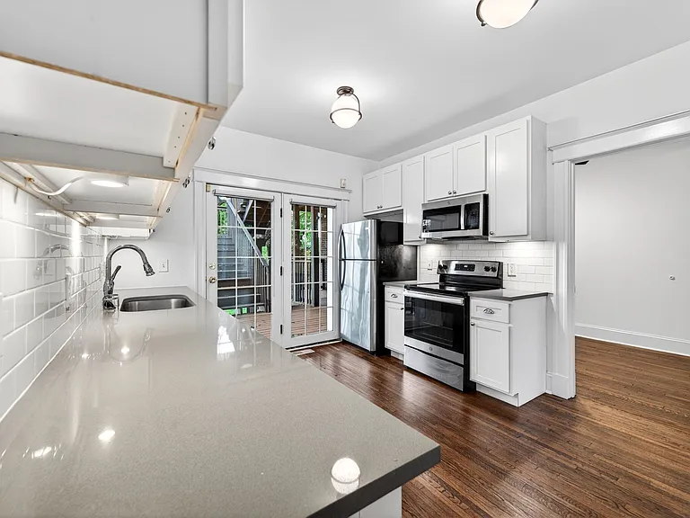 5750 Pershing Ave #2W — Photo 4