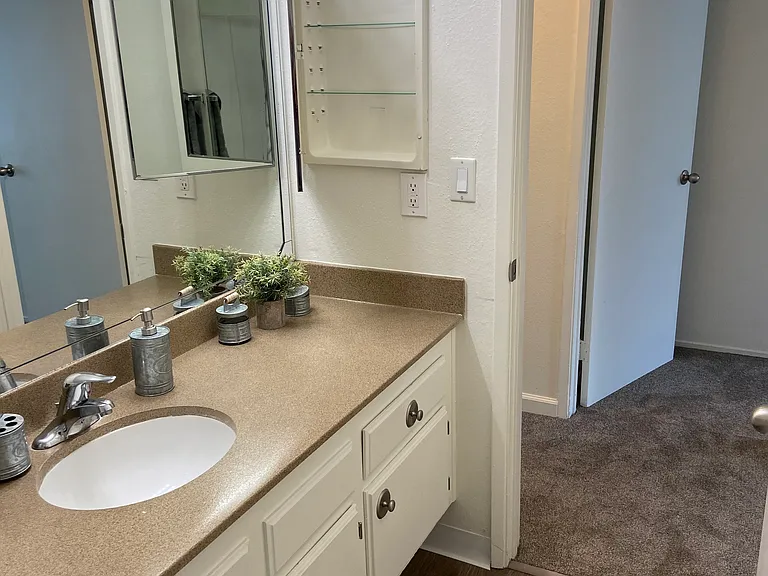 The Foothills Apartments — Photo 22