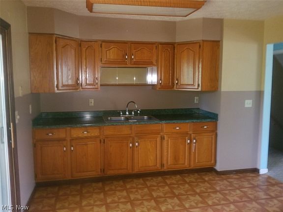 3rd image of 2873-2877 Mohican Blvd #77