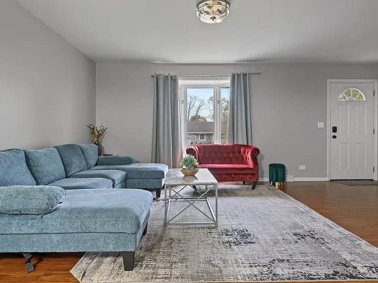 1002 Juniper Ln — Photo 4