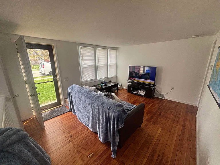 426 Hillcrest Dr — Photo 8