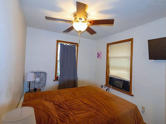 3rd image of 1405 Belnap St