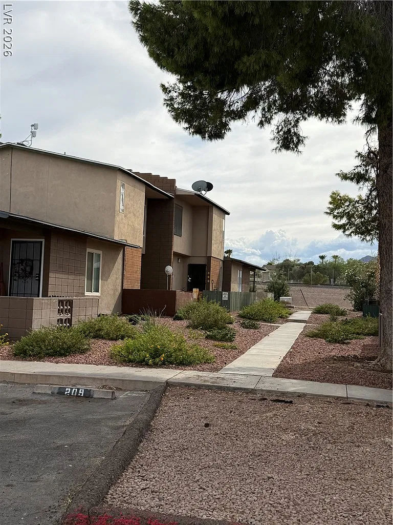 2 bed, 1.0 bath, 772 sqft, $1,500 — Photo 1