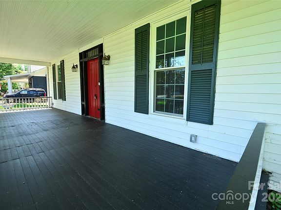 3rd image of 710 N Main Ave