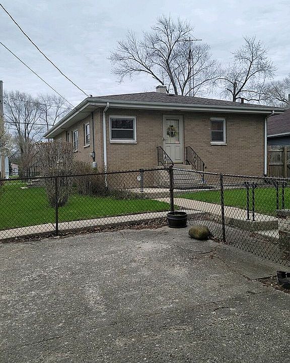 2nd image of 715 Water St