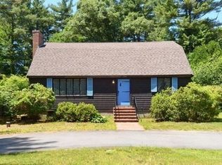 31 Pillings Pond Rd, Lynnfield, MA 01940