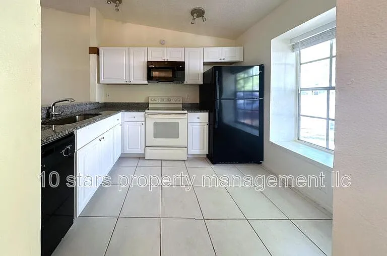 599 Capistrano Ct — Photo 5