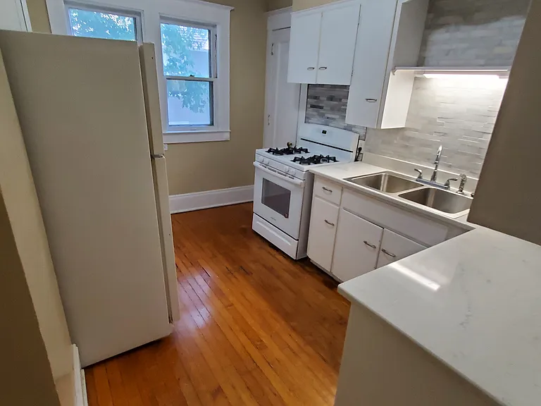 140 College Ave NE #4 — Photo 20