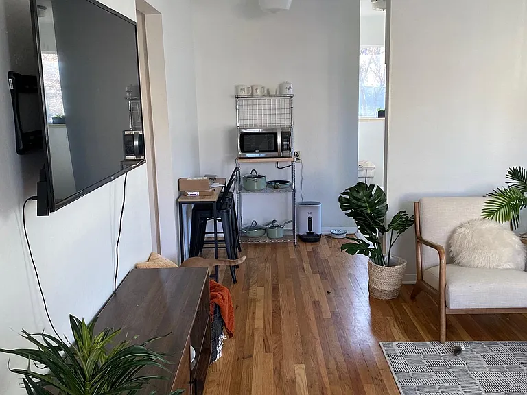 309 E Myrtle St — Photo 5