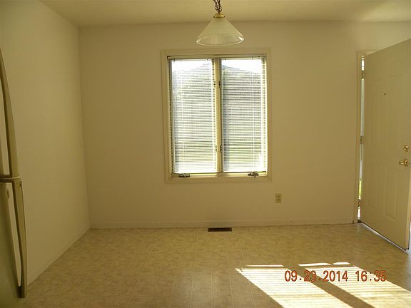 4th image of 4429 N Wheeling Ave
