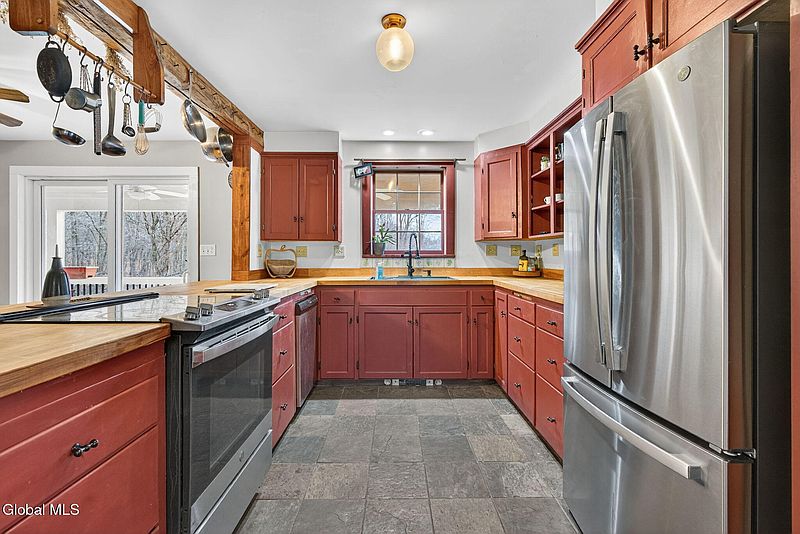 2nd image of 427 Gilchrist Hill Road
