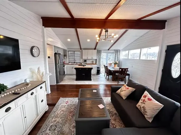 203 W 8th St, Hamilton, MO 64644