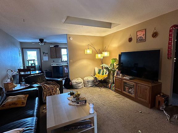 3rd image of 1012 Castlewood Dr