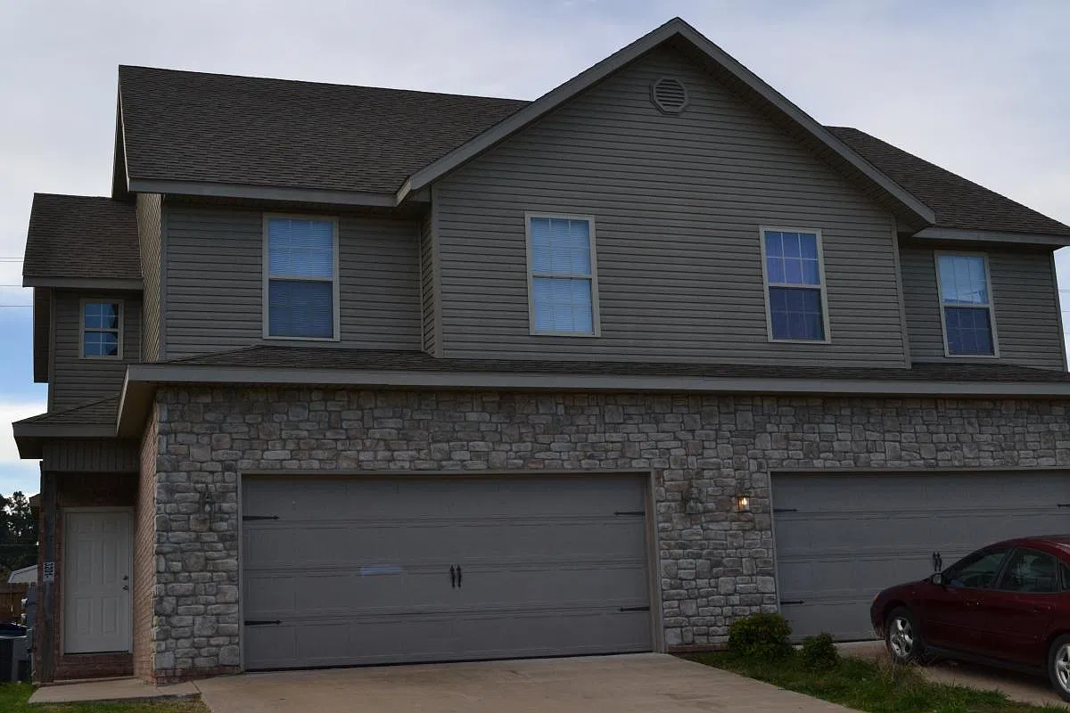 3 bed, 2.5 bath, 1700 sqft, $1,550 — Photo 2