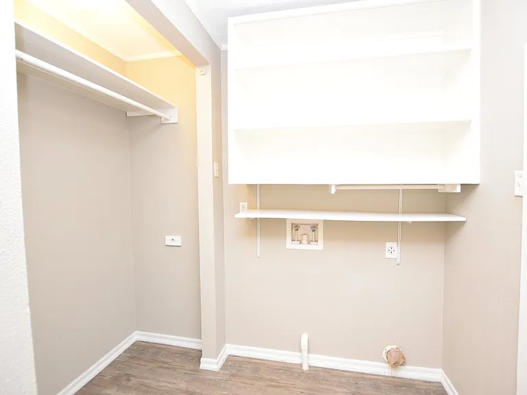 1112 S Crocker St — Photo 5