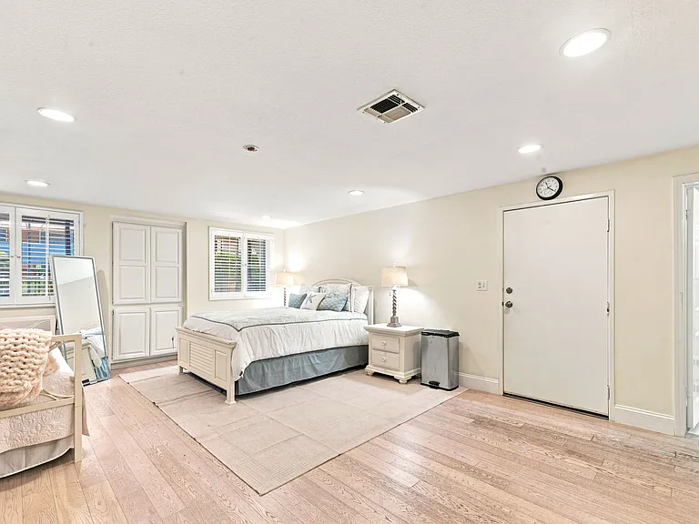 18721 Hatteras St #5 — Photo 25