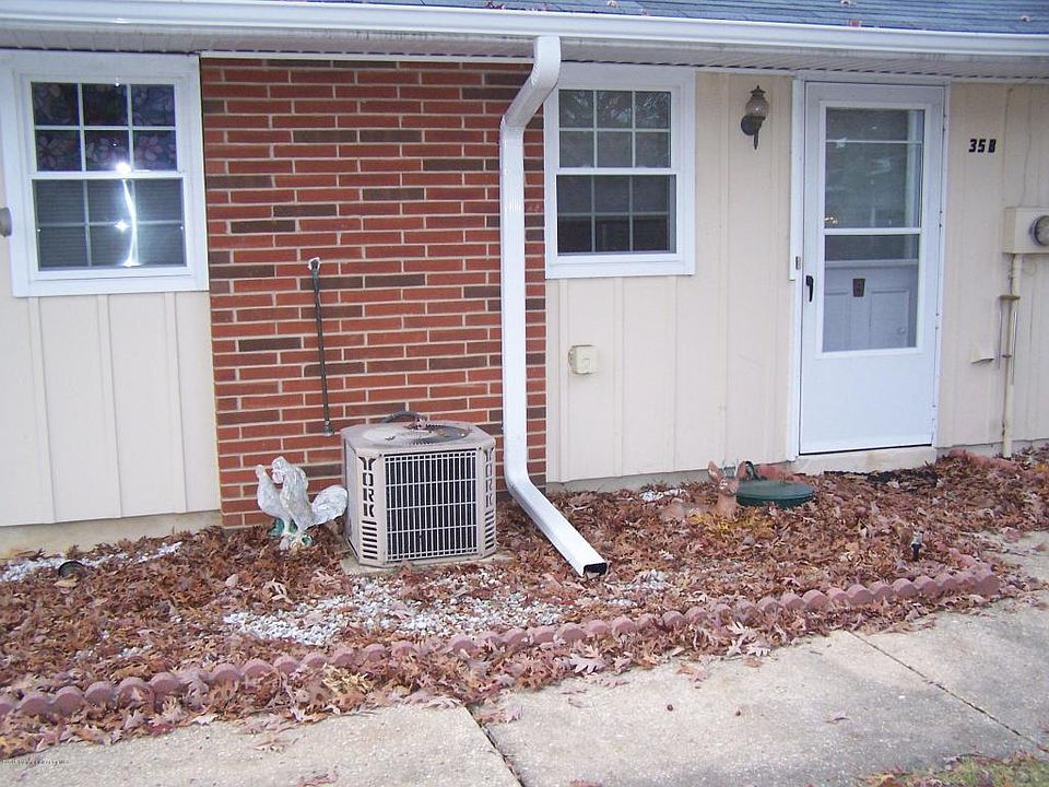 1st image of 35B Cambridge Ct #100B