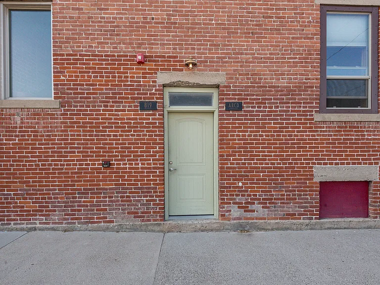 819 1st Ave S — Photo 6