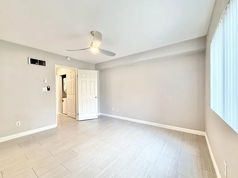 7405 Charmant Dr #2011 — Photo 10