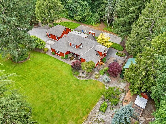 3rd image of 5647 Heights Lane NE