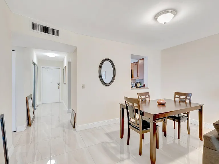 14723 Cumberland Dr #404B — Photo 2
