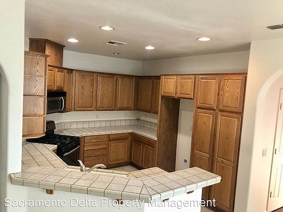 4th image of 22 Gazania Ct