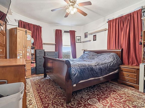 5th image of 154 Perry Ave