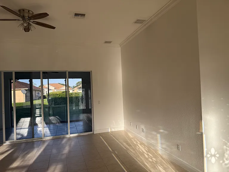 5016 Friars Cove St — Photo 16