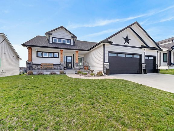 2nd image of 2930 Crescent Ridge Dr