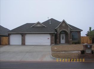 1405 NW 13th Pl, Moore, OK 73170