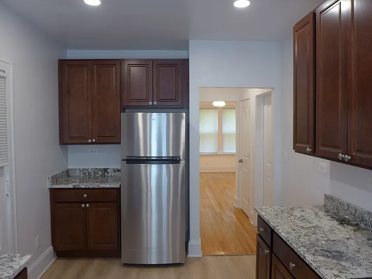 Linder/ Lawrence Apartments — Photo 12