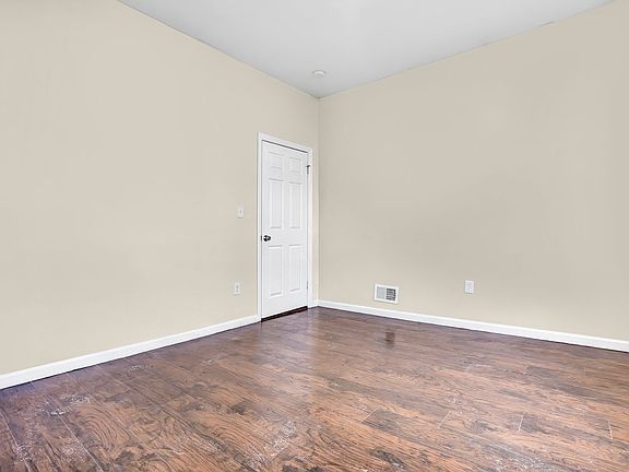 5th image of 142-144 Seymour Ave #1L