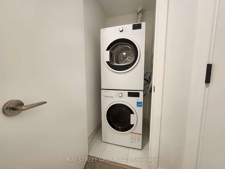 100 Queen St E #605 — Photo 5