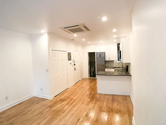 Rented by Francine Realty | media 8