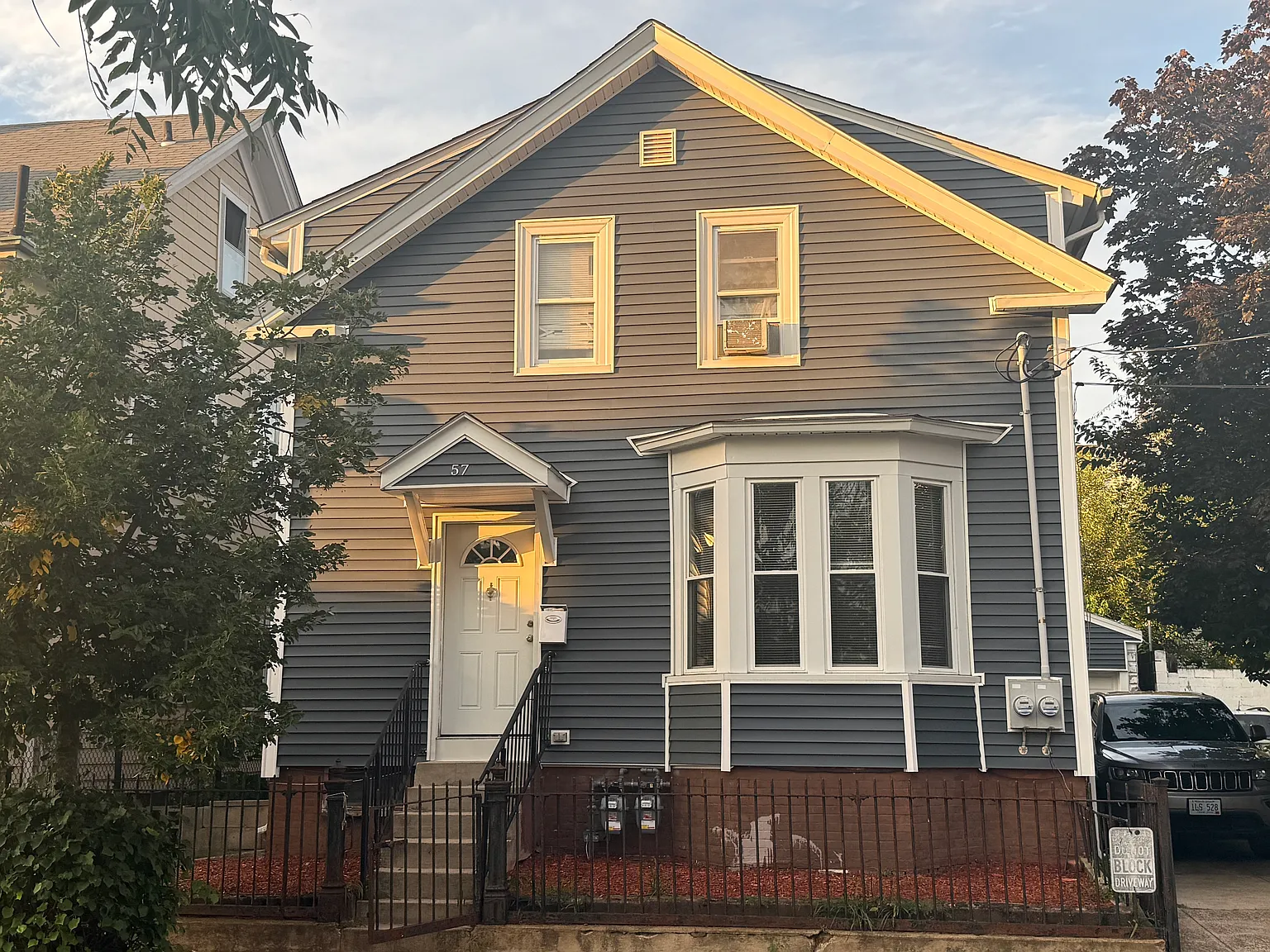 2 bed, 760 sqft, $2,000 — Photo 1