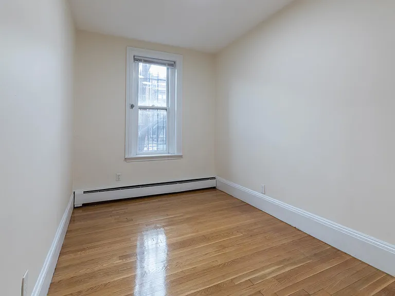16 Yarmouth St #2 — Photo 3