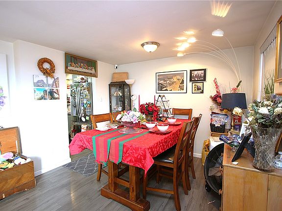 3rd image of 210 Livingston Rd