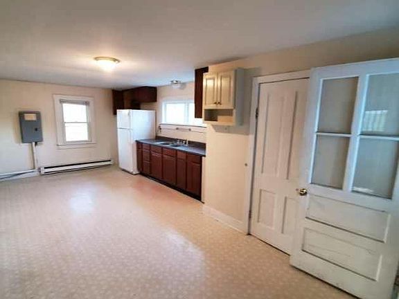 Spacious Eat In Kitchen