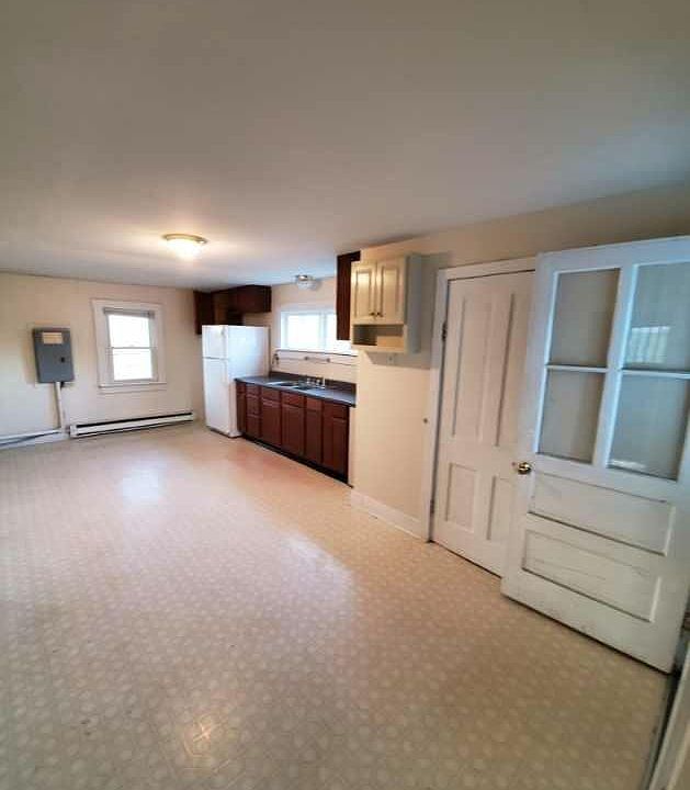Spacious Eat In Kitchen