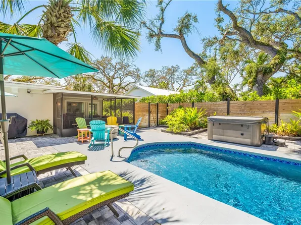 557 Dahlia Ln, Vero Beach, FL 32963