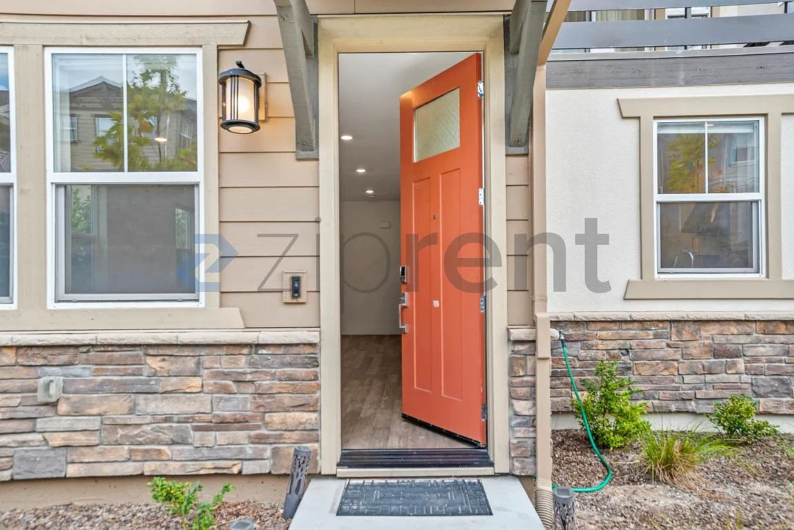 5 bed, 4.5 bath, 2886 sqft, $5,400 — Photo 3