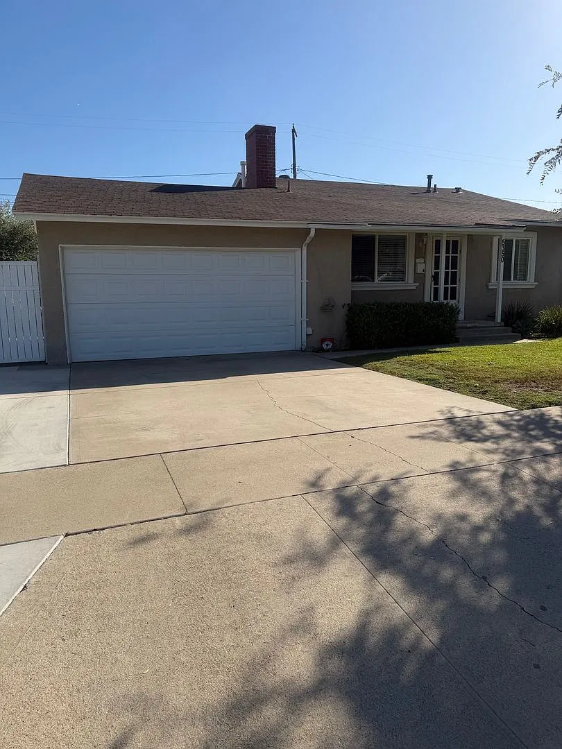 Spacious & Breezy Home On A Beautiful Tree-Lined Street! — Photo 1