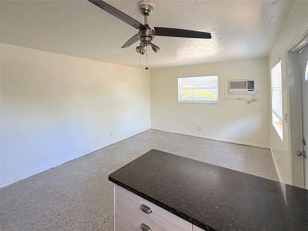 1 bed, 1.0 bath, 1053 sqft, $1,595 — Photo 3
