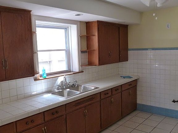 2nd image of 1811 Elmwood Ave