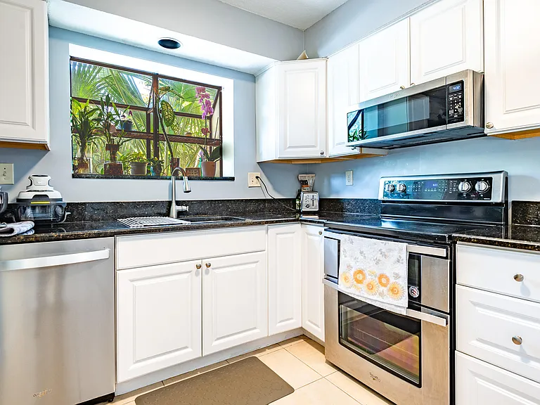740 SE 1st Way #101 — Photo 12