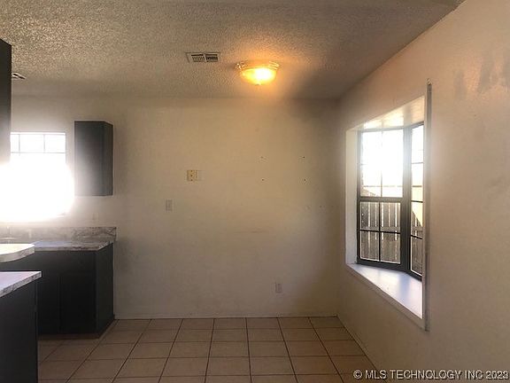 4th image of 1938 Green Meadows Dr
