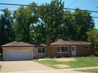 2720 Yaeger Rd, Saint Louis, MO 63129